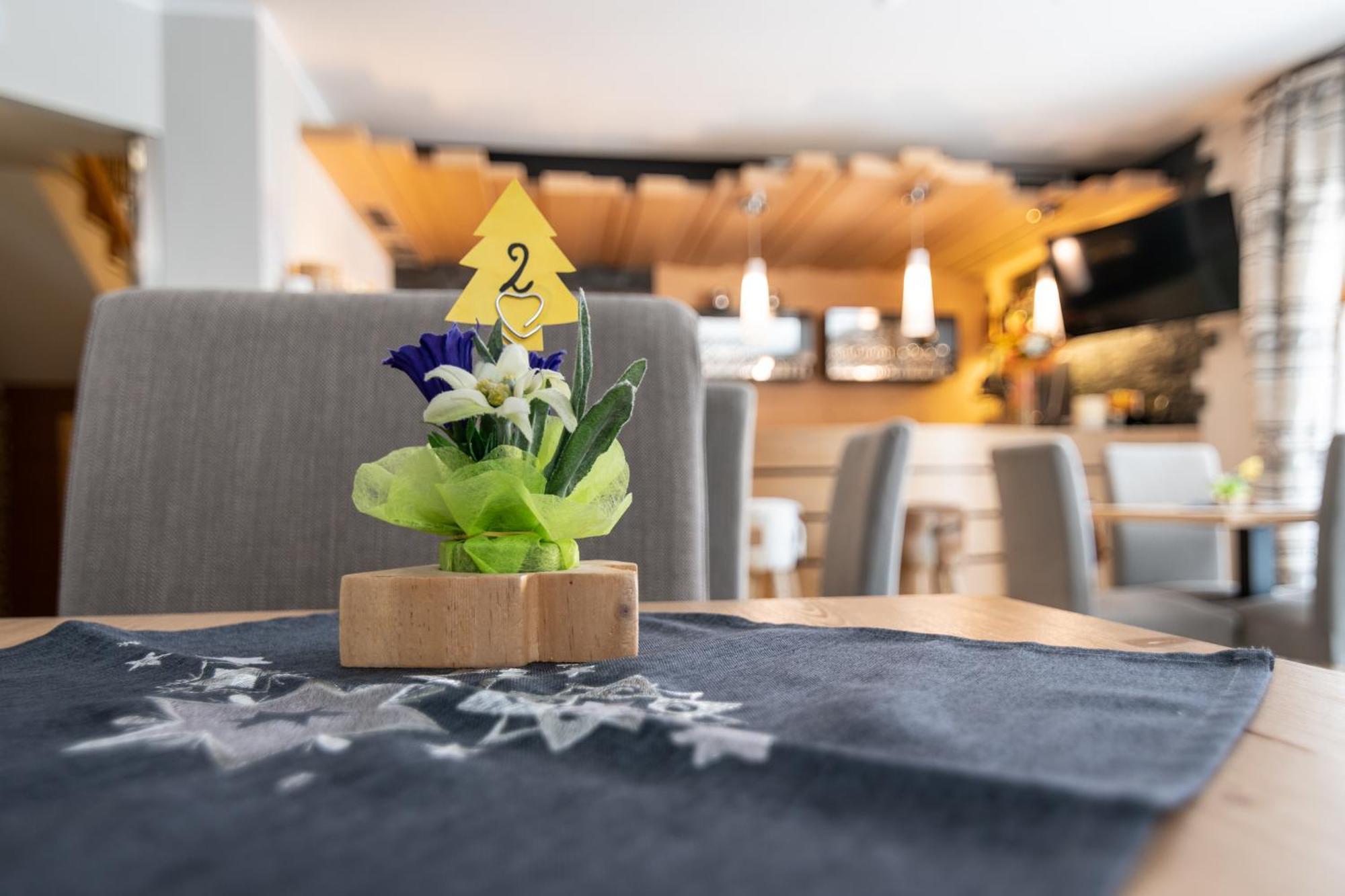 Aparthotel Dolomites Living&Relax コンメッツァドゥーラ エクステリア 写真