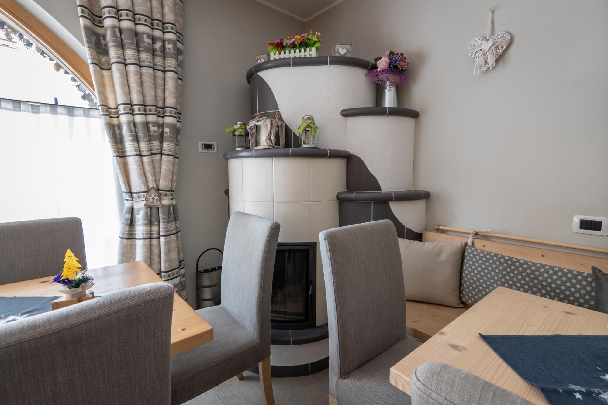 Aparthotel Dolomites Living&Relax コンメッツァドゥーラ エクステリア 写真
