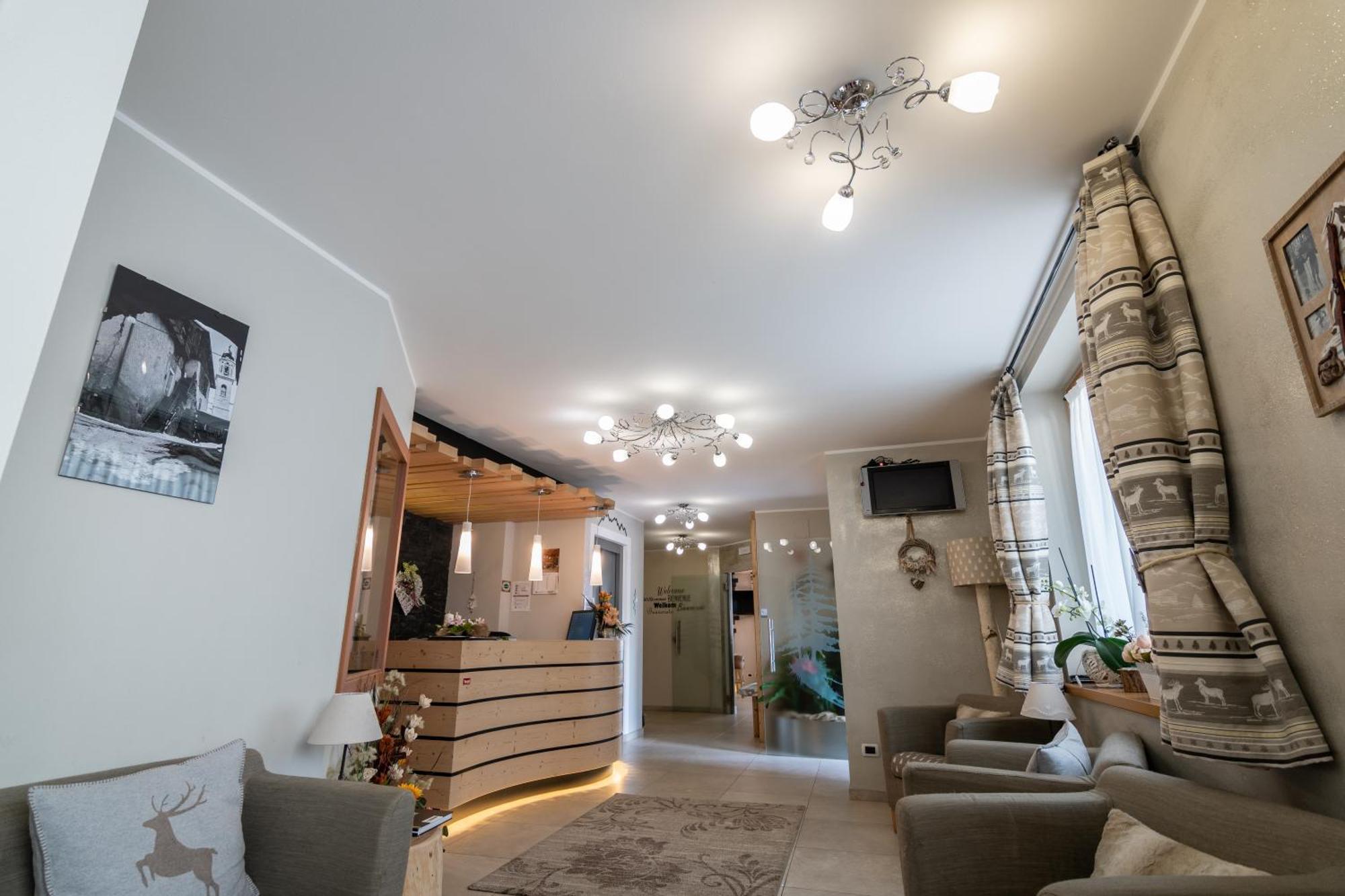 Aparthotel Dolomites Living&Relax コンメッツァドゥーラ エクステリア 写真