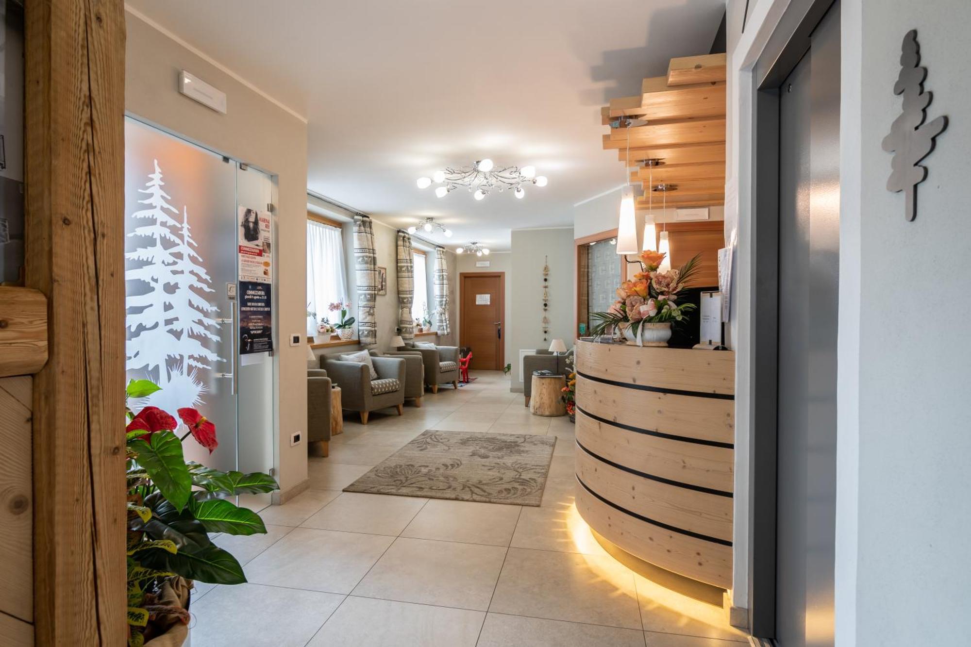 Aparthotel Dolomites Living&Relax コンメッツァドゥーラ エクステリア 写真