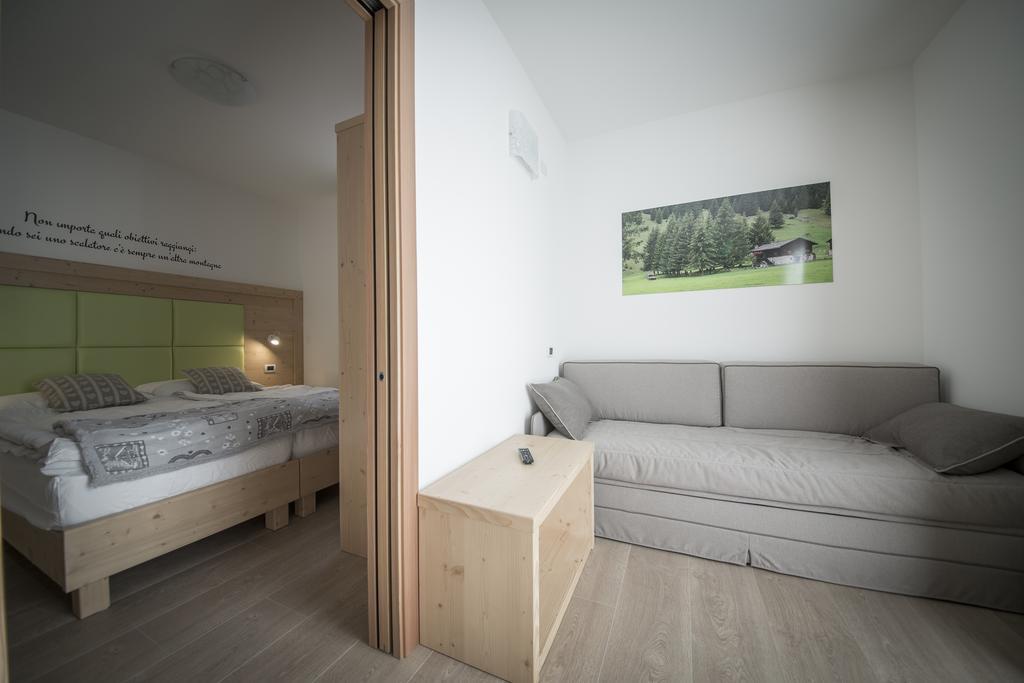 Aparthotel Dolomites Living&Relax コンメッツァドゥーラ 部屋 写真