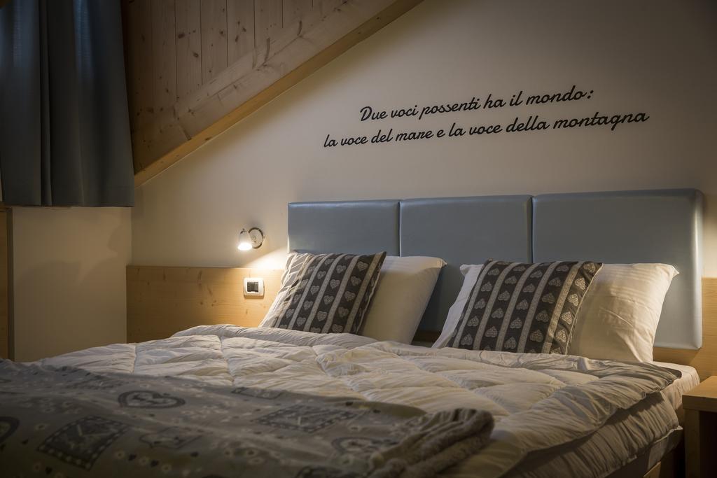Aparthotel Dolomites Living&Relax コンメッツァドゥーラ エクステリア 写真