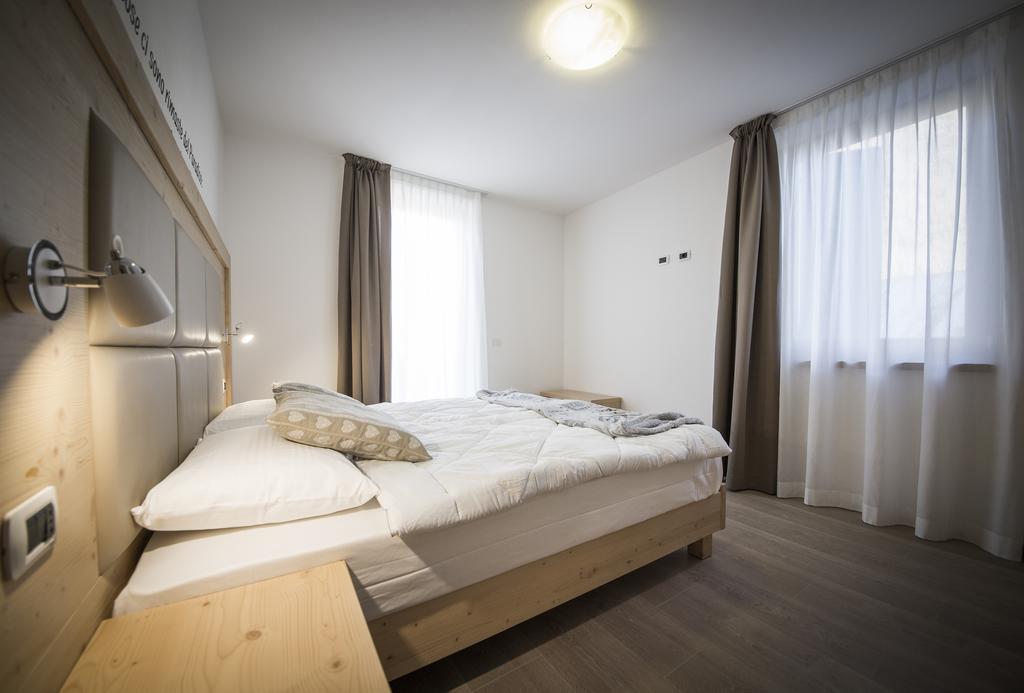 Aparthotel Dolomites Living&Relax コンメッツァドゥーラ エクステリア 写真