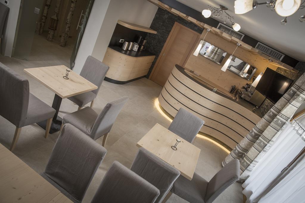 Aparthotel Dolomites Living&Relax コンメッツァドゥーラ エクステリア 写真