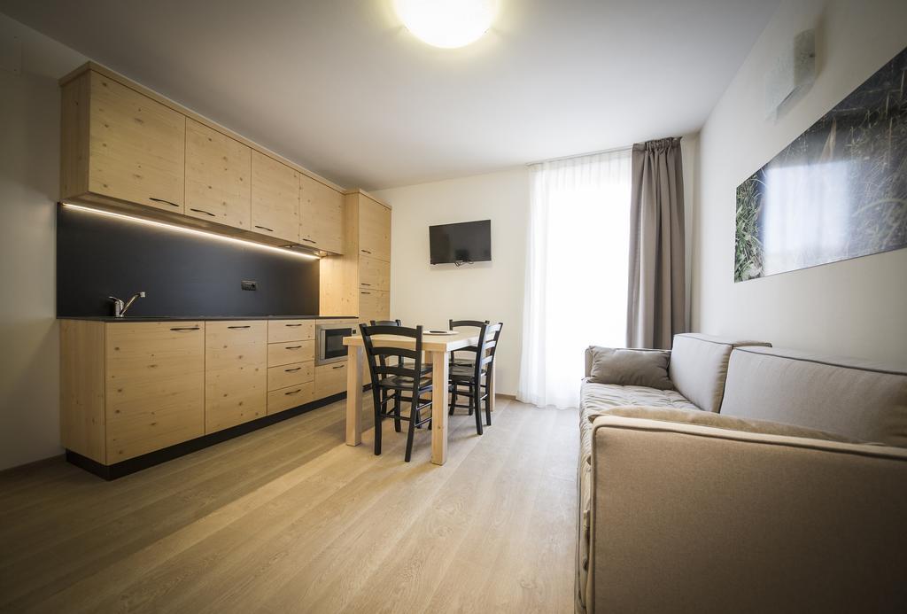 Aparthotel Dolomites Living&Relax コンメッツァドゥーラ 部屋 写真