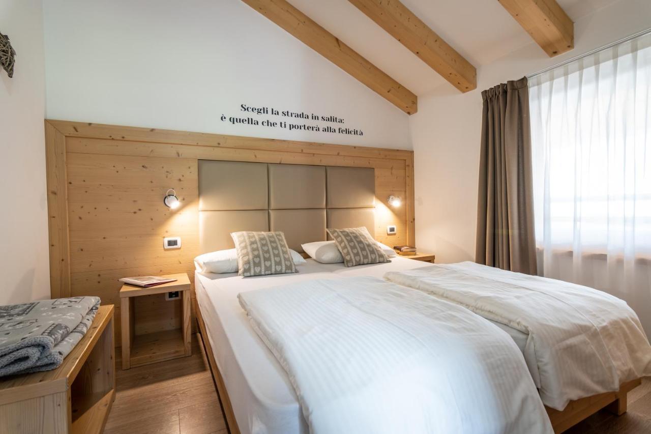 Aparthotel Dolomites Living&Relax コンメッツァドゥーラ エクステリア 写真